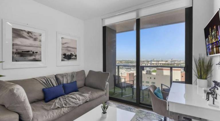 Bayview 2BR Retreat Stunning Views and Pool in Miami, FL