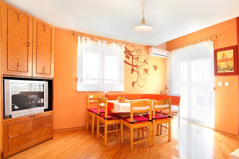 Apartment with terrace — photo 4