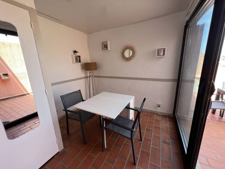 Villa with garden — photo 2
