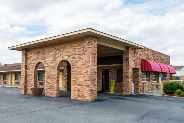 Econo Lodge & Suites Brinkley — photo 4