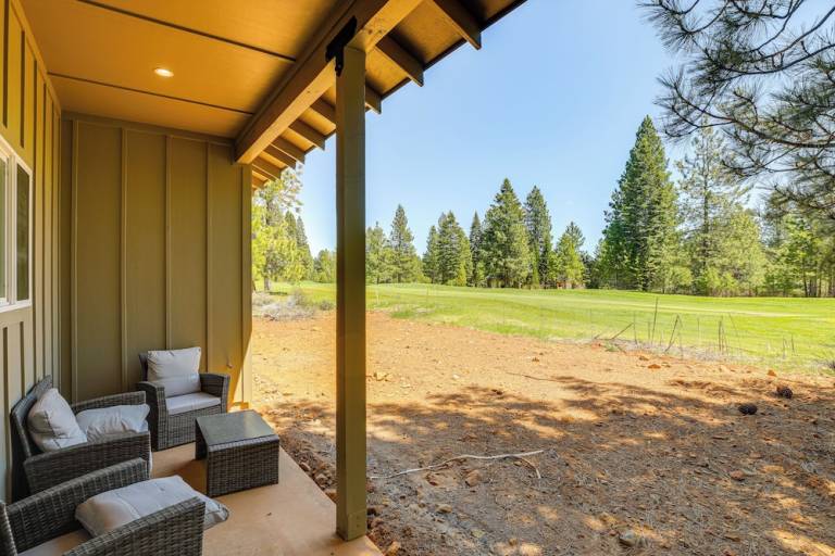Cottage  Lake Almanor