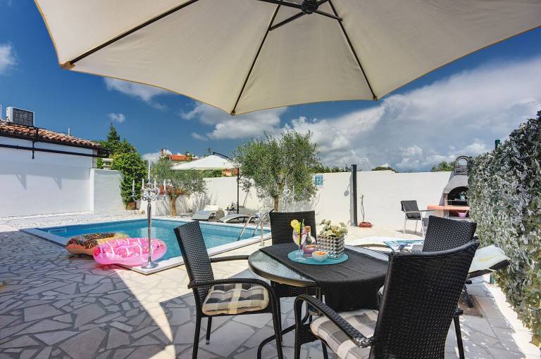 Wonderful vacation home with wifi, furnished garden with deckchairs — photo 2