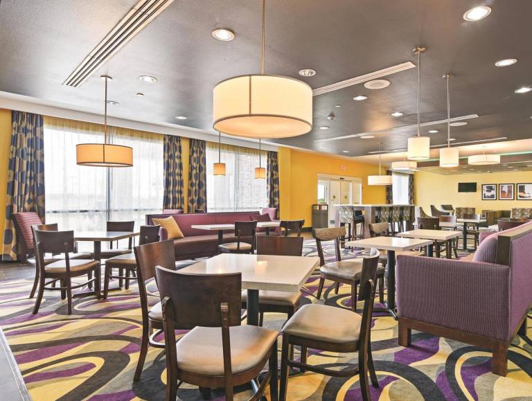 La Quinta Inn & Suites by Wyndham Luling — photo 3