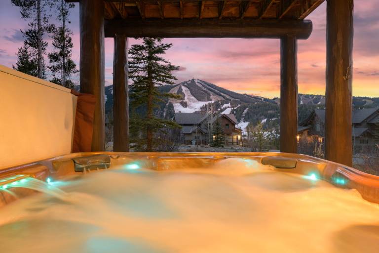 House with jacuzzi — photo 3