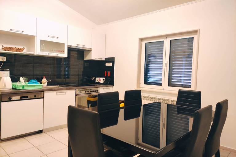 Apartment with pool, yard & terrace | Sea view — photo 4