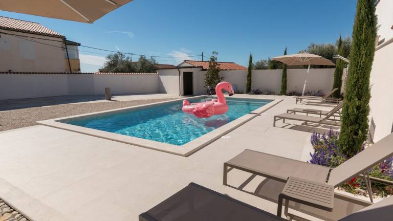 Villa with private pool, yard & patio — photo 5
