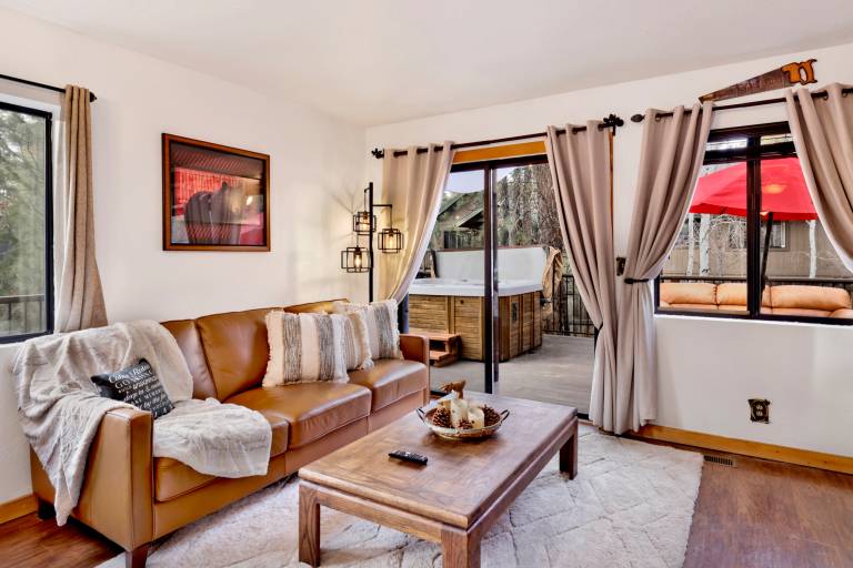 Pet-Friendly Mountain Lodge: 2 En-Suites, Gas Fireplace & Large Deck in San Bernardino, CA