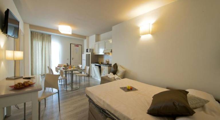 Wonderful serviced apartment with garden, terrace & hot tub | Pets are welcome — photo 2