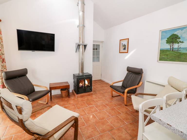 Children-friendly charming cottage with yard | Pets are welcome — photo 4
