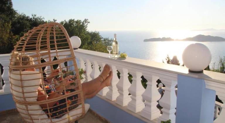 Fully equipped villa with barbecue, garden & terrace | Next to the beach | Pet-friendly in Corfu
