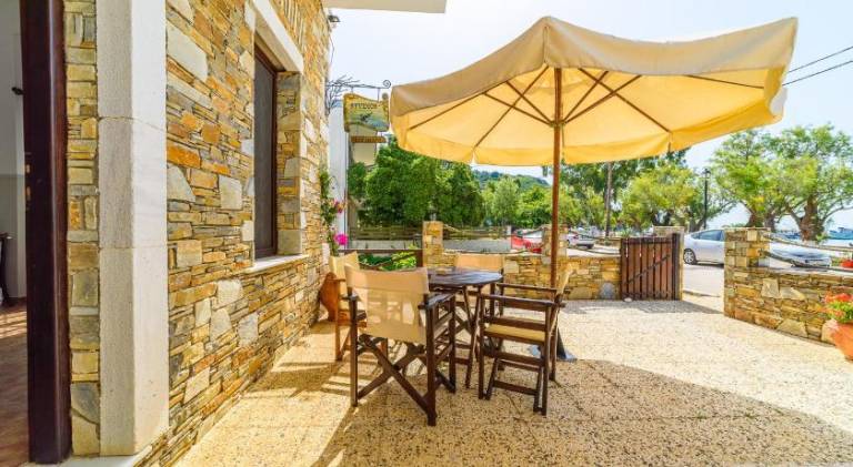 Holiday apartment with yard, patio & grill — photo 3