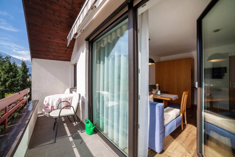 Rental apartment with yard | Garden view | Pet-friendly — photo 2