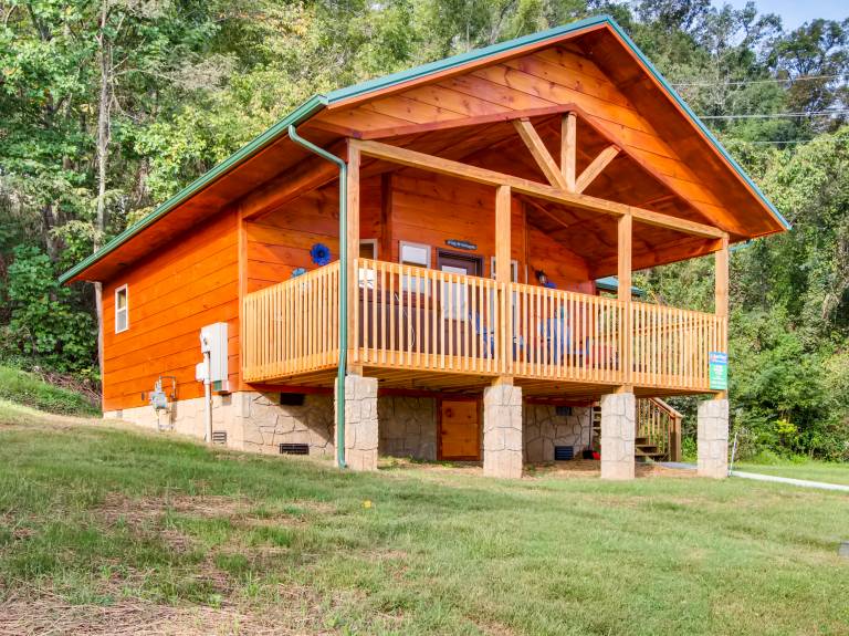 Vacation home with fast internet, jacuzzi & grill | City view in Pigeon Forge, TN