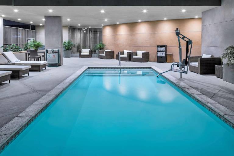 Hampton Inn & Suites Los Angeles/Hollywood — photo 2