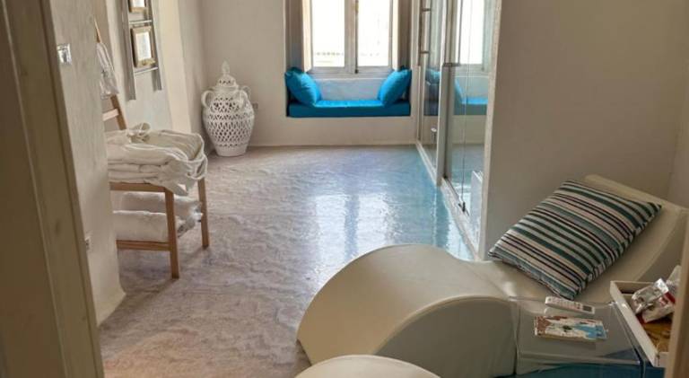 Vacation home with jacuzzi — photo 2