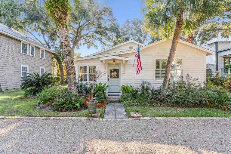 Endless Summer - 4217 6th Street — photo 3