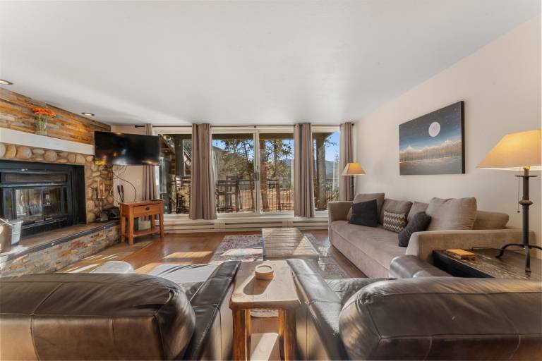 Pleasant apartment with pool, hot tub & sauna | Lake view | Dogs allowed — photo 5