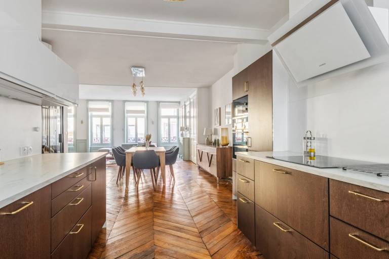 Family-oriented big apartment with yard | Next to Place Bellecour | Good for workation | Dogs allowed — photo 3