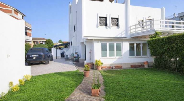 House | Close to the beach | Dogs allowed in Pomezia