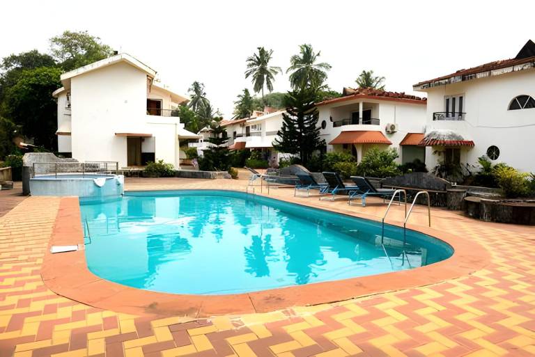 Villa with pool — photo 3
