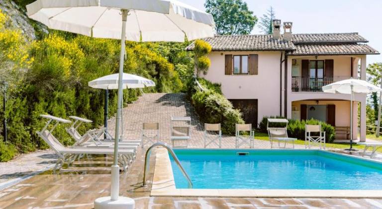 Villa with barbeque, terrace & private pool — photo 2