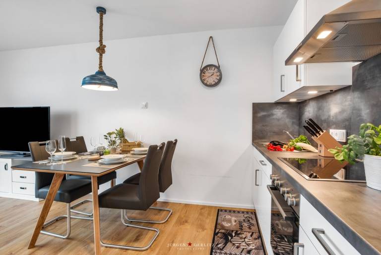 Chill Harbour - First row on the water, 2nd floor, harbor view, balcony, shower — photo 4