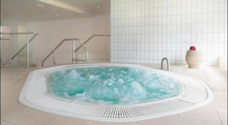 Apartment with pool & jacuzzi | Pets allowed — photo 5