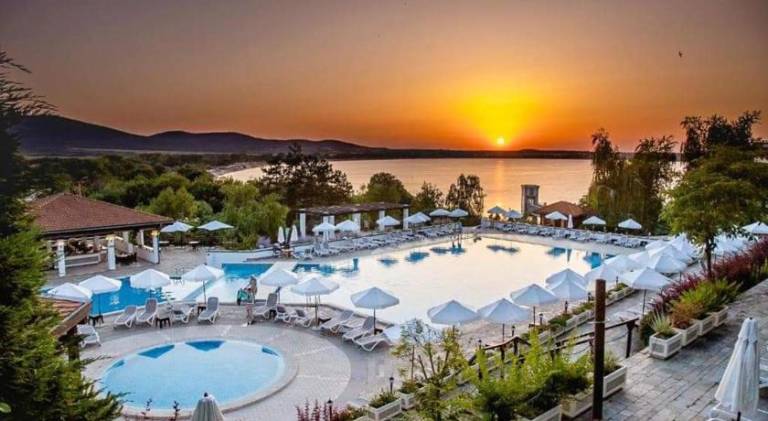 Nice rental apartment with private pool, terrace & yard | Next to the beach | Pets are welcome in Sozopol