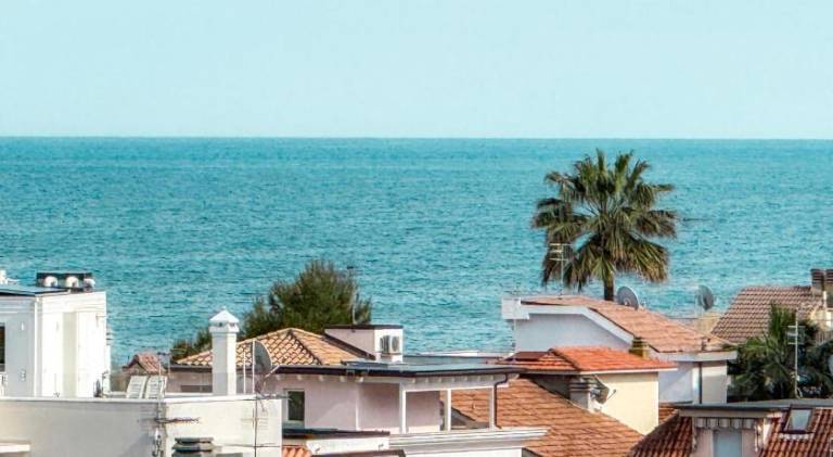 Holiday apartment with patio in Grottammare