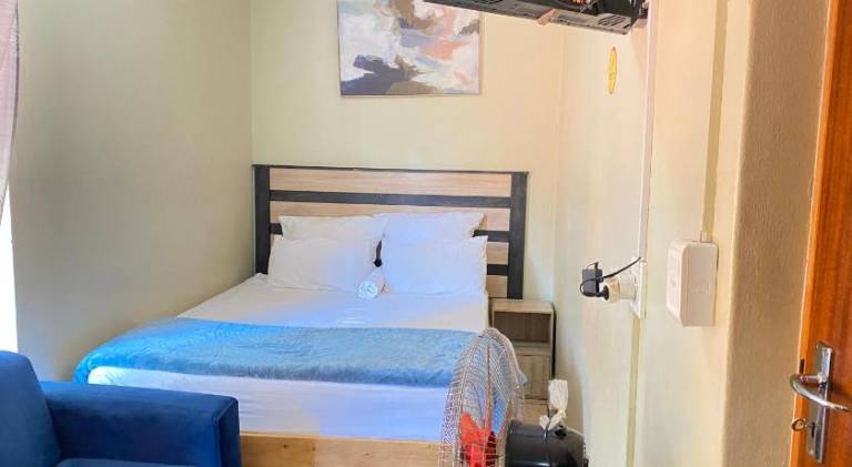 C and c guest house pretoria north — photo 5