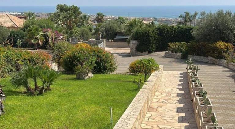Villa Patrizia with swimming pool and woderful seaview at 1 kilometers about from the beach in Scicl — photo 5