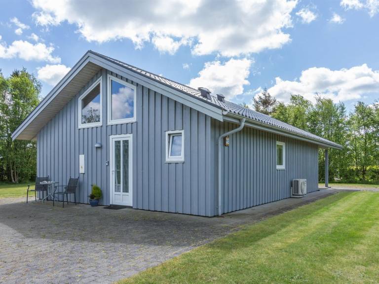 Vacation home with terrace & barbecue — photo 3