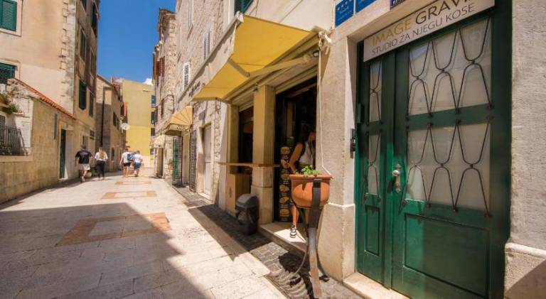 Apartment with pool & patio | Next to Diocletian's Palace | Dogs allowed — photo 4