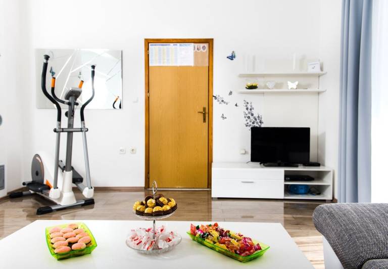 Fully equipped holiday apartment with barbecue, pool & terrace | Garden view | Beach nearby | Pets allowed — photo 2