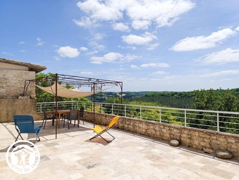 Gite with patio — photo 3