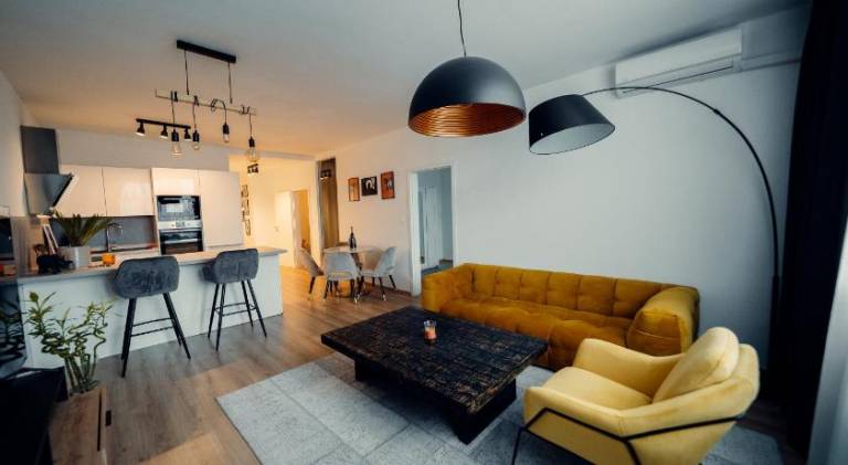 Serviced apartment with patio | Pets allowed — photo 3