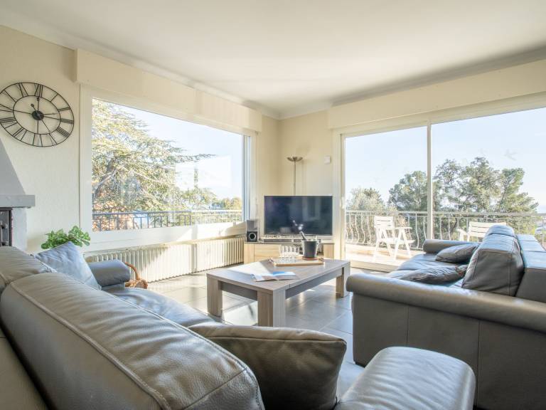 Vacation home with grill, private pool & yard | Sea view — photo 3