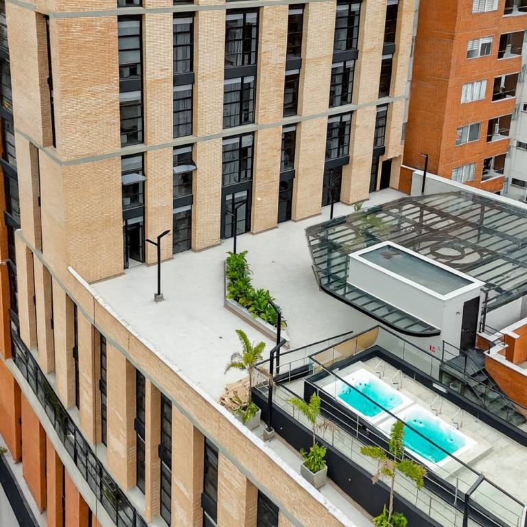 Metropolitan Living 1214