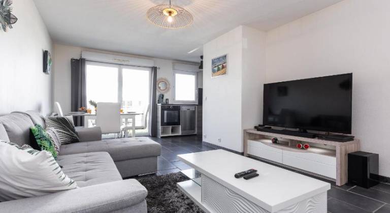 Holiday apartment with 1 room for 4 persons in Pau