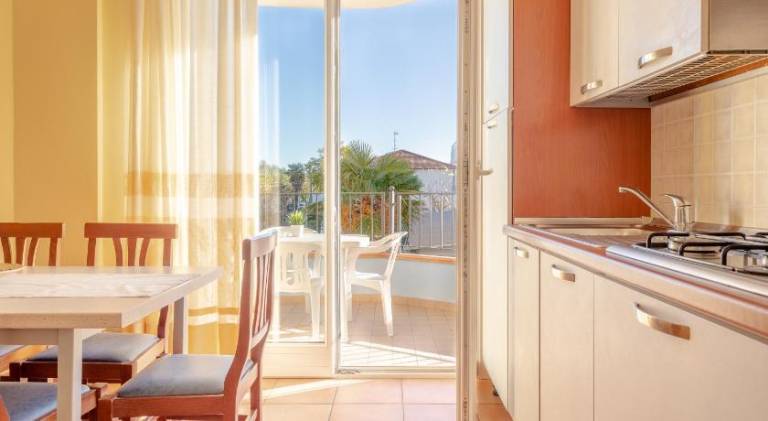Wonderful serviced apartment with yard, pool & terrace | Beach nearby | Dogs allowed — photo 3