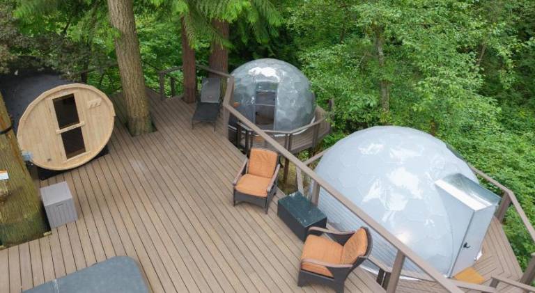 Garden Suite Two Bedroom with Hot Tub Sauna Outdoor kitchen and Game Room — photo 3
