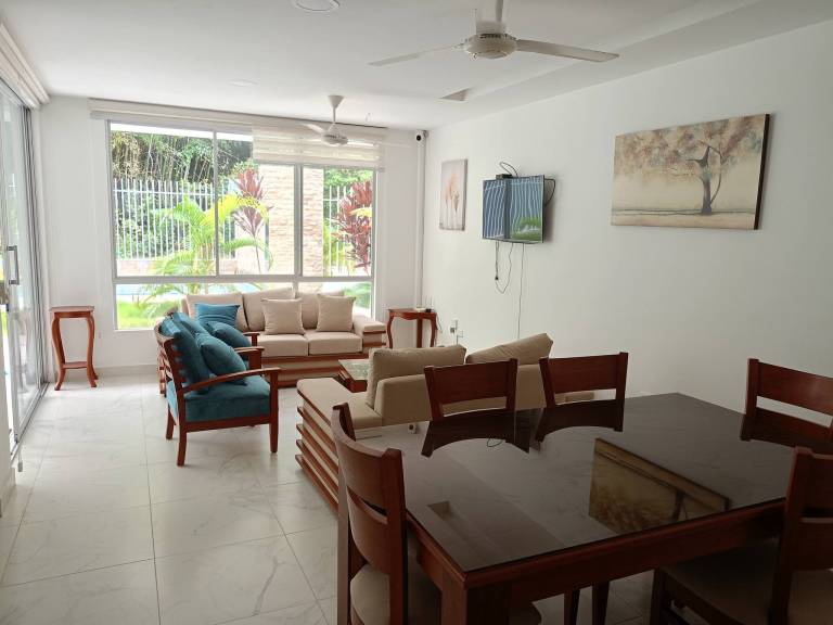 Child-friendly beautiful holiday apartment with pool | Close to the beach | Pets are welcome in Esmeraldas