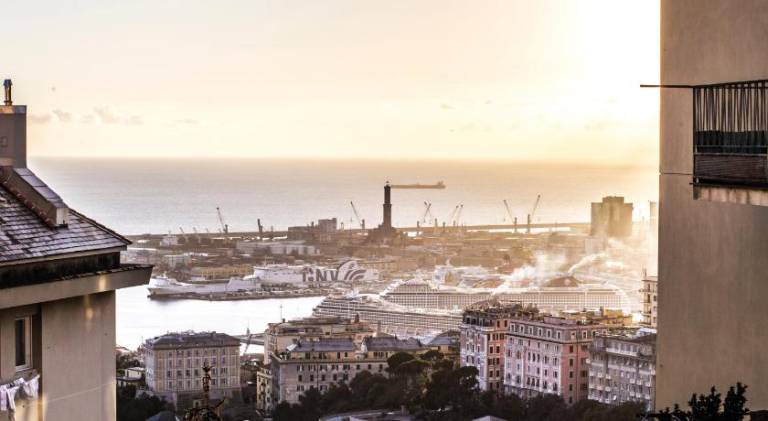Castelletto - Appartamento+P. Auto: La Funicolare in Genoa