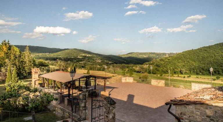 Farm with pool, yard & jacuzzi in Terni