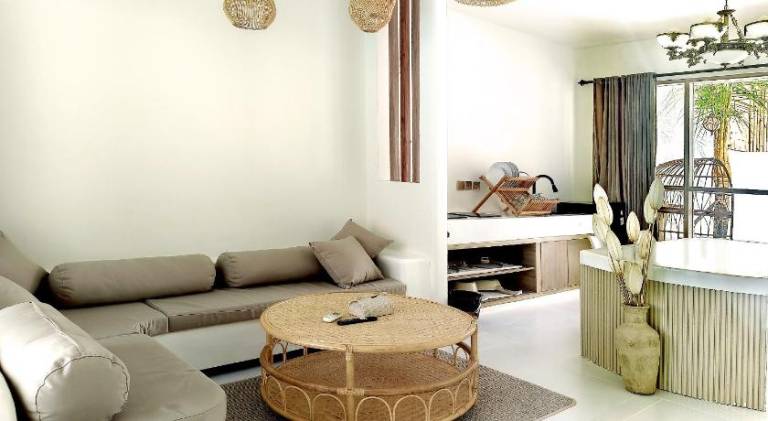 Villa with jacuzzi, pool & patio — photo 2