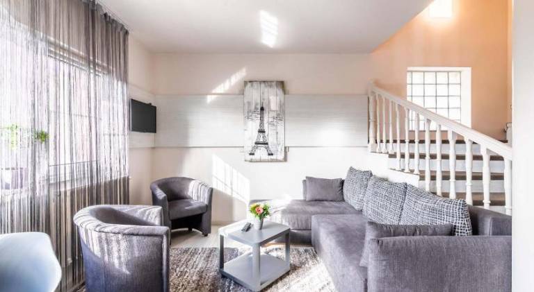 Rental apartment with yard & patio | Perfect for remote work — photo 2