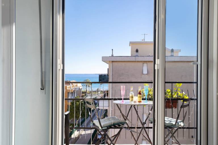 Rental apartment with terrace | Sea view in Loano