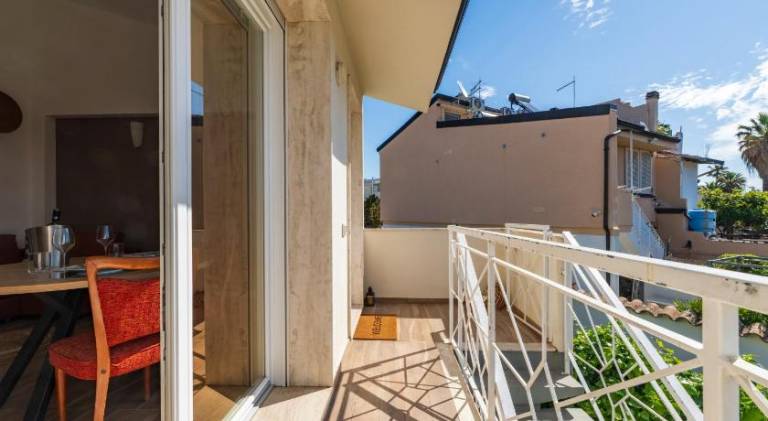 Villa with patio & yard — photo 4