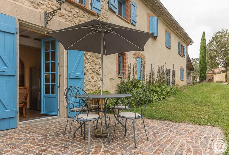 Gite with grill, pool & patio — photo 2