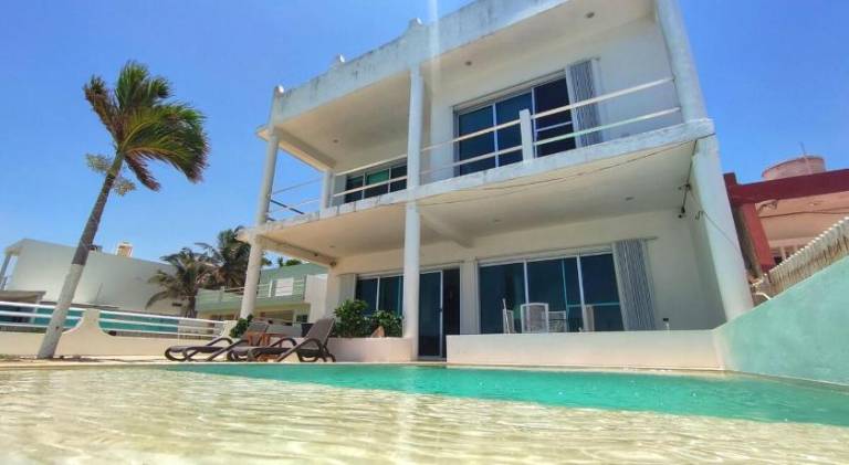 House with pool in Progreso